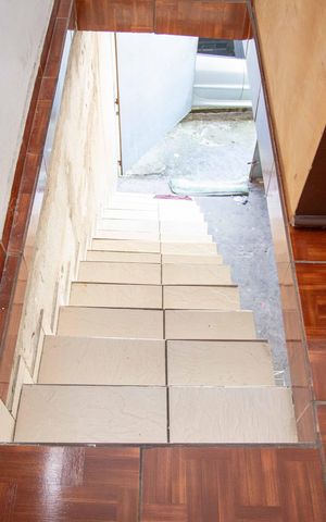 Casa à venda com 50m², 2 quartos e 1 vagaEscada