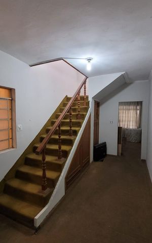 Casa à venda com 172m², 3 quartos e 2 vagas Casa à venda com 172m², 3 quartos e 2 vagasSala