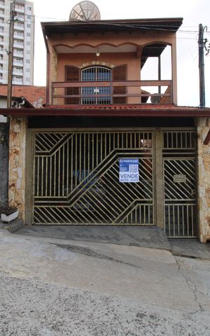 Casa à venda com 88m², 3 quartos e 1 vagaFachada