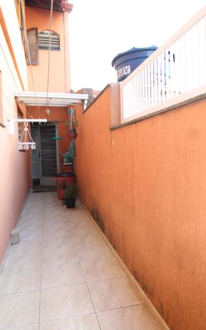 Casa à venda com 88m², 3 quartos e 1 vagaCorredor externo