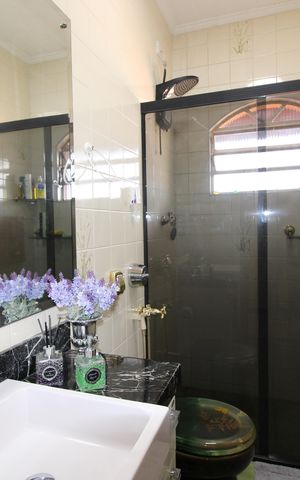Casa à venda com 88m², 3 quartos e 1 vagaBanheiro