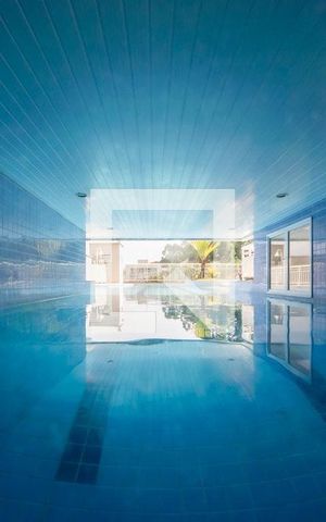 Apartamento à venda com 74m², 3 quartos e 2 vagas Apartamento à venda com 74m², 3 quartos e 2 vagasÁrea comum - Piscina