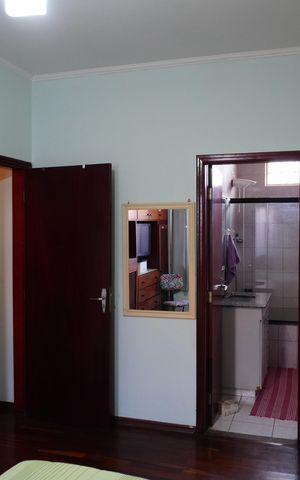 Casa à venda com 550m², 4 quartos e 5 vagasQuarto 2 - Suíte