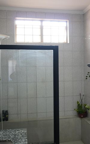 Casa à venda com 550m², 4 quartos e 5 vagasBanheiro da Suíte
