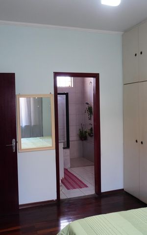 Casa à venda com 550m², 4 quartos e 5 vagasQuarto 2 - Suíte