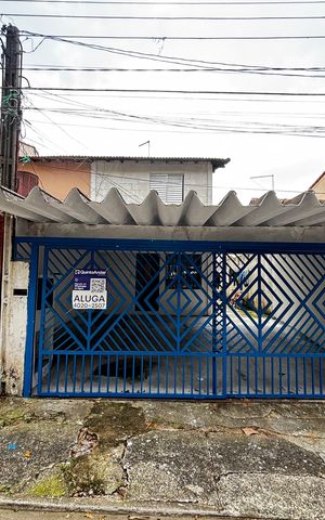 Casa para alugar com 58m², 2 quartos e 1 vaga Casa para alugar com 58m², 2 quartos e 1 vagaFachada