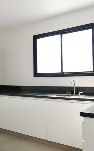 Apartamento à venda com 158m², 3 quartos e 4 vagas Apartamento à venda com 158m², 3 quartos e 4 vagasCozinha e Área de Serviço