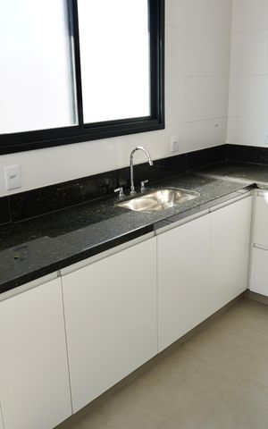 Apartamento à venda com 158m², 3 quartos e 4 vagas Apartamento à venda com 158m², 3 quartos e 4 vagasCozinha e Área de Serviço