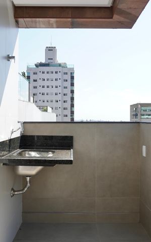 Apartamento à venda com 158m², 3 quartos e 4 vagas Apartamento à venda com 158m², 3 quartos e 4 vagasCozinha e Área de Serviço