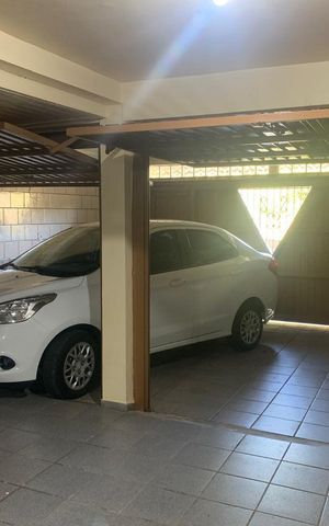 Casa à venda com 550m², 4 quartos e 4 vagas Casa à venda com 550m², 4 quartos e 4 vagasGaragem