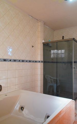 Casa à venda com 550m², 4 quartos e 4 vagasbanheiro da suite