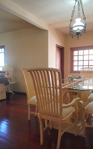 Casa à venda com 550m², 4 quartos e 4 vagasSala