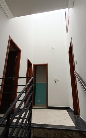 Casa para alugar com 192m², 5 quartos e 2 vagas Casa para alugar com 192m², 5 quartos e 2 vagasESCADA