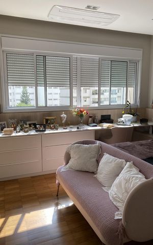 Apartamento à venda com 220m², 3 quartos e 2 vagas Apartamento à venda com 220m², 3 quartos e 2 vagasSuíte