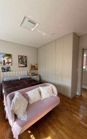 Apartamento à venda com 220m², 3 quartos e 2 vagas Apartamento à venda com 220m², 3 quartos e 2 vagasSuíte