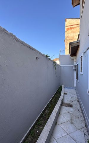 Casa de condomínio à venda com 200m², 3 quartos e 1 vaga Casa de condomínio à venda com 200m², 3 quartos e 1 vagaÁrea de Serviço