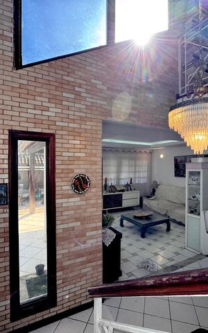 Casa de condomínio à venda com 200m², 3 quartos e 1 vaga Casa de condomínio à venda com 200m², 3 quartos e 1 vagaSala