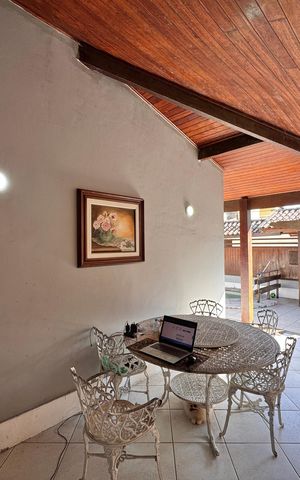 Casa de condomínio à venda com 200m², 3 quartos e 1 vaga Casa de condomínio à venda com 200m², 3 quartos e 1 vagaÁrea externa