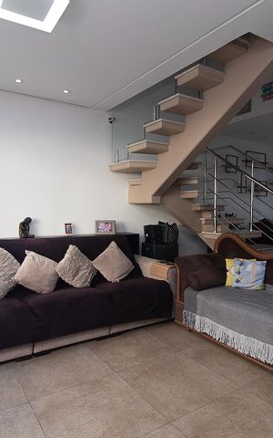 Casa de condomínio à venda com 188m², 3 quartos e 2 vagasSala