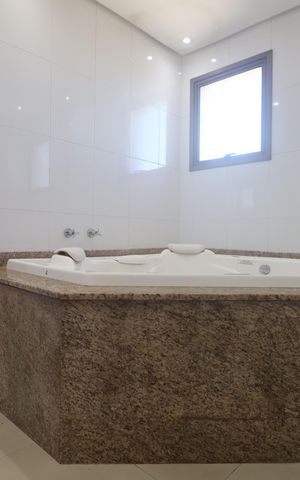 Apartamento para alugar com 304m², 4 quartos e 3 vagasBanheiro suíte 