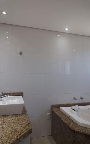 Apartamento para alugar com 304m², 4 quartos e 3 vagasBanheiro suíte 