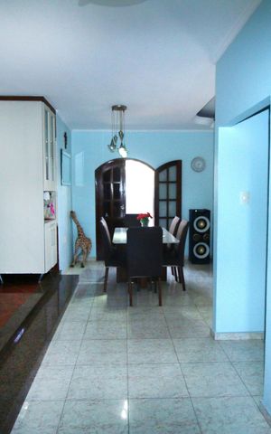 Casa à venda com 110m², 2 quartos e 2 vagasSala