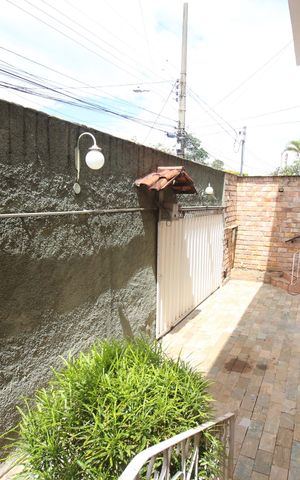 Casa à venda com 370m², 3 quartos e 3 vagasQuintal