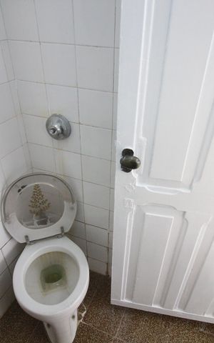 Casa à venda com 370m², 3 quartos e 3 vagasBanheiro 2