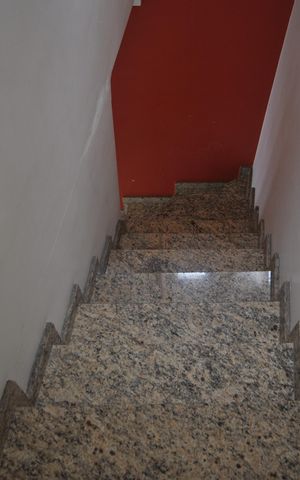 Casa à venda com 165m², 3 quartos e 6 vagasEscada