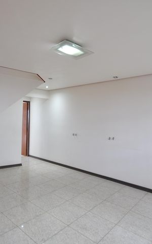 Casa à venda com 165m², 3 quartos e 6 vagasSala