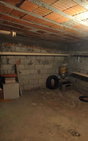 Casa à venda com 165m², 3 quartos e 6 vagasDepósito