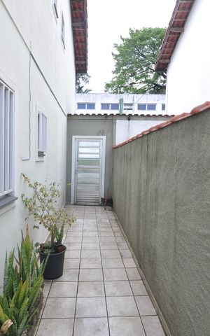 Casa à venda com 165m², 3 quartos e 6 vagasCorredor externo