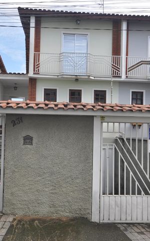 Casa à venda com 165m², 3 quartos e 6 vagasFachada