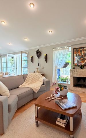 Casa para alugar com 250m², 3 quartos e 4 vagas Casa para alugar com 250m², 3 quartos e 4 vagasSala