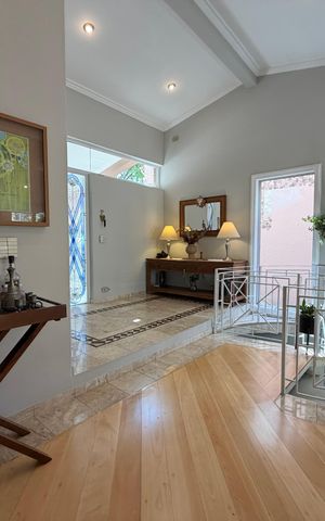 Casa para alugar com 250m², 3 quartos e 4 vagas Casa para alugar com 250m², 3 quartos e 4 vagasSala