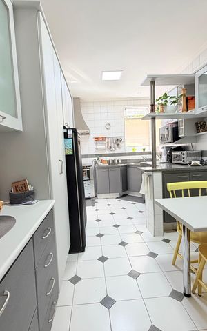 Casa para alugar com 250m², 3 quartos e 4 vagas Casa para alugar com 250m², 3 quartos e 4 vagasCozinha