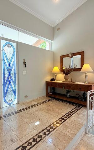 Casa para alugar com 250m², 3 quartos e 4 vagas Casa para alugar com 250m², 3 quartos e 4 vagasSala