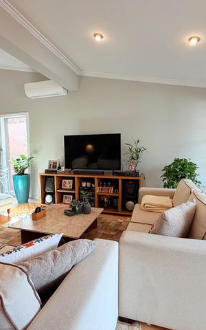 Casa para alugar com 250m², 3 quartos e 4 vagas Casa para alugar com 250m², 3 quartos e 4 vagasSala