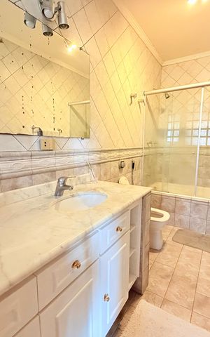 Casa para alugar com 250m², 3 quartos e 4 vagas Casa para alugar com 250m², 3 quartos e 4 vagasBanheiro 2