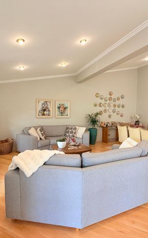 Casa para alugar com 250m², 3 quartos e 4 vagas Casa para alugar com 250m², 3 quartos e 4 vagasSala
