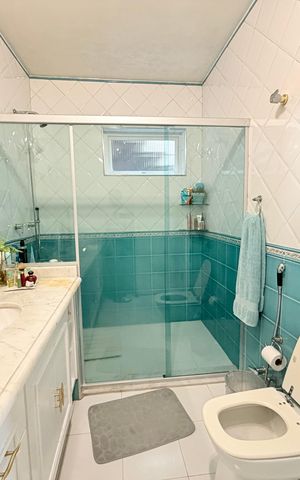 Casa para alugar com 250m², 3 quartos e 4 vagas Casa para alugar com 250m², 3 quartos e 4 vagasBanheiro 1