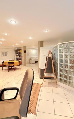 Casa para alugar com 250m², 3 quartos e 4 vagas Casa para alugar com 250m², 3 quartos e 4 vagasSalão