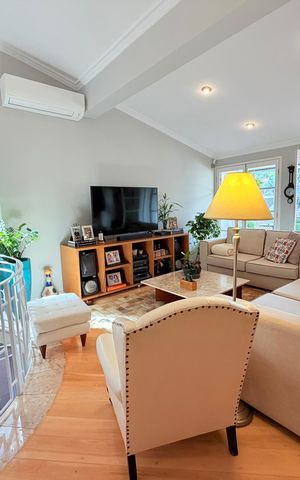 Casa para alugar com 250m², 3 quartos e 4 vagas Casa para alugar com 250m², 3 quartos e 4 vagasSala