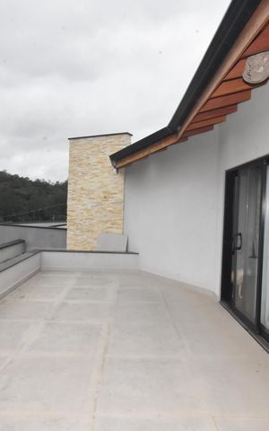 Casa à venda com 201m², 3 quartos e 5 vagas Casa à venda com 201m², 3 quartos e 5 vagasVaranda