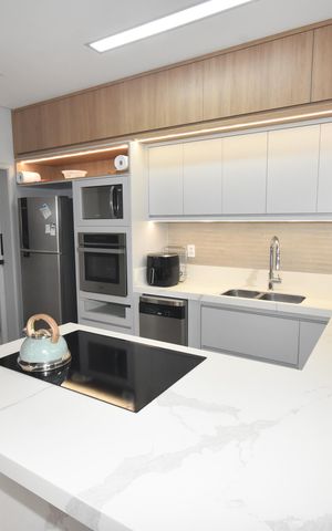 Casa à venda com 201m², 3 quartos e 5 vagas Casa à venda com 201m², 3 quartos e 5 vagasCozinha - Armários