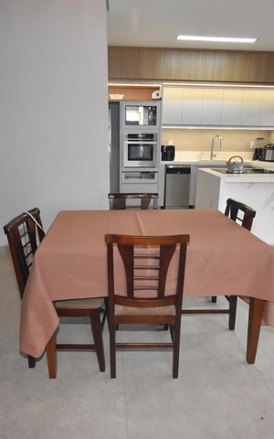 Casa à venda com 201m², 3 quartos e 5 vagas Casa à venda com 201m², 3 quartos e 5 vagasSala de jantar