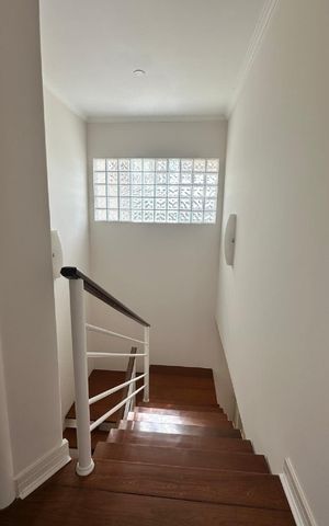 Casa de condomínio à venda com 360m², 4 quartos e 4 vagasFoto 01