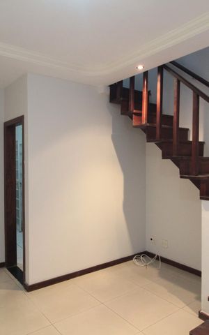 Casa de condomínio à venda com 78m², 2 quartos e 1 vagaSala
