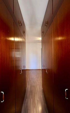 Apartamento à venda com 78m², 2 quartos e 1 vagaCloset da suíte