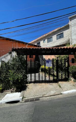 Casa à venda com 309m², 2 quartos e 2 vagas Casa à venda com 309m², 2 quartos e 2 vagasFachada+Placa